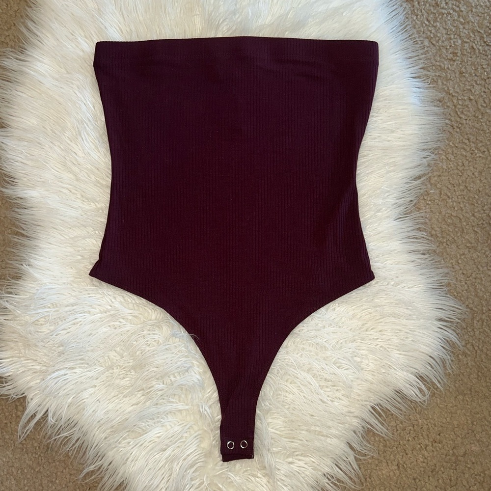 NWT large Fashion Nova burgundy colored tube top ribbed bodysuit.